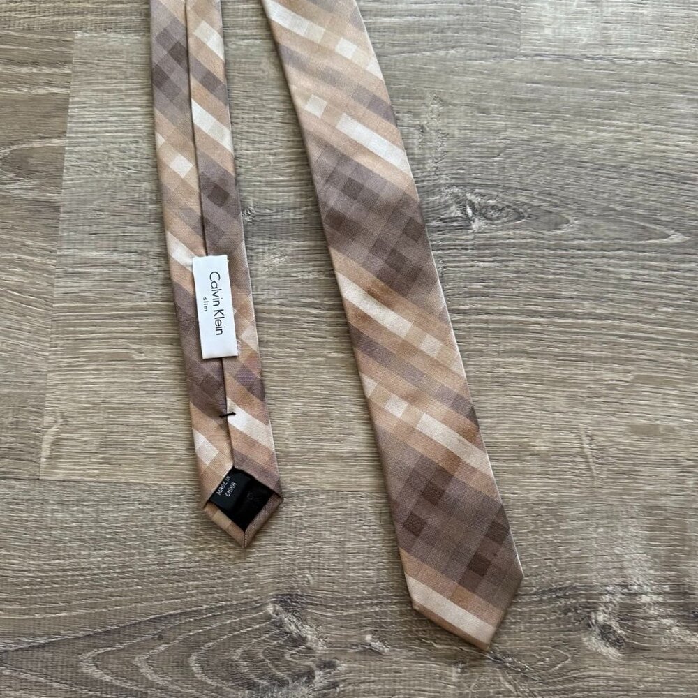 Calvin Klein 100% Silk Tan Plaid Slim Tie – Neutral Beige Brown Check Pattern